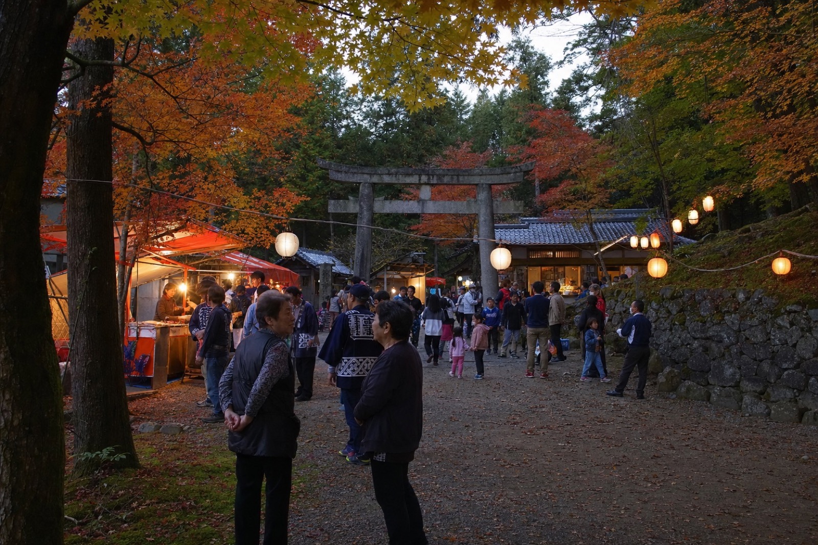 地区祭りの会場風景
